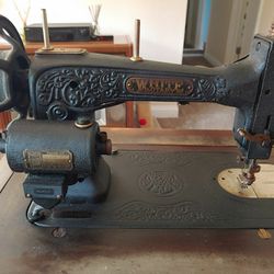 1927 vintage White rotary sewing machine with cabinet