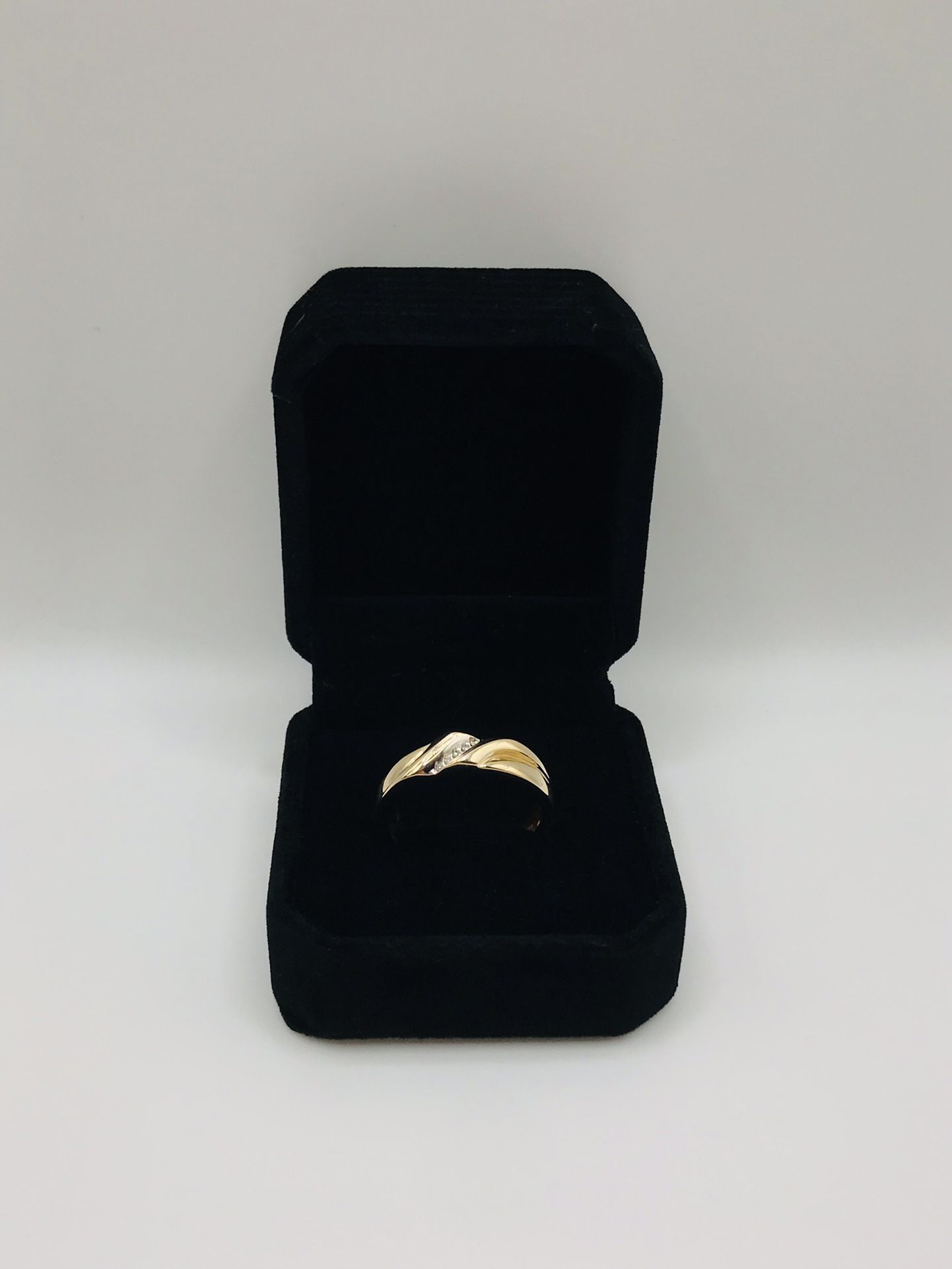 10k NATURAL DIAMONDS BAND 