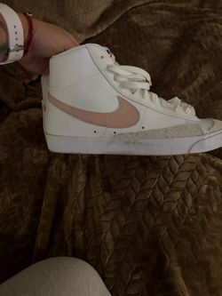 Women’s Nikes 9.5