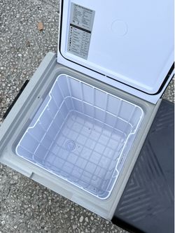 Car refrigerator