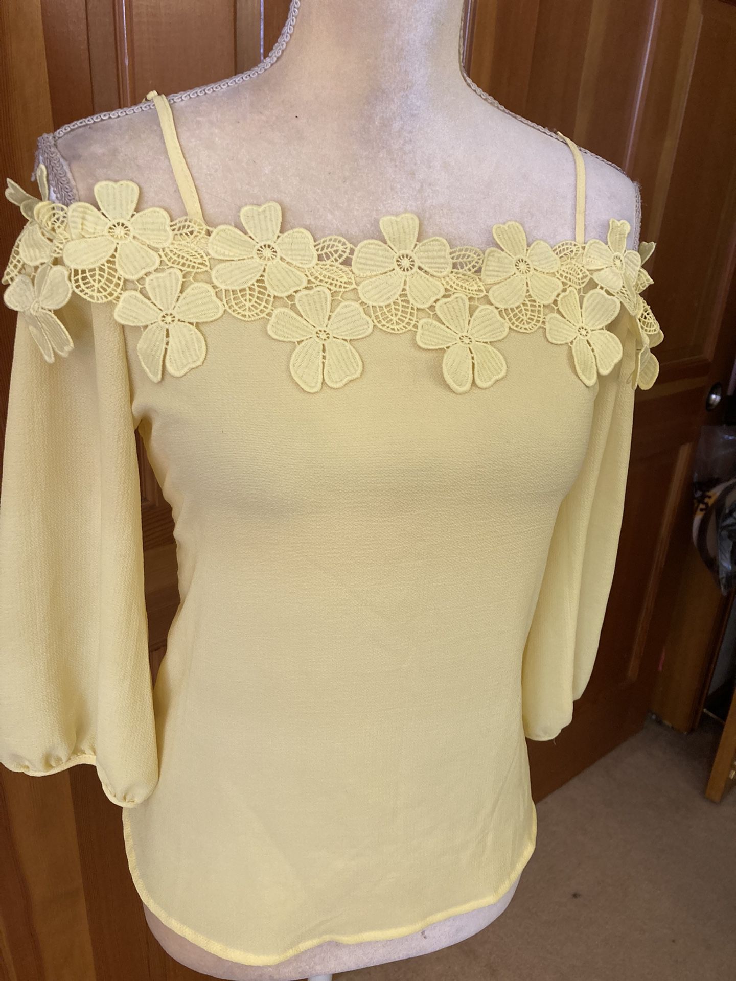 Like new, never worn. Gorgeous Women’s Michel Cold Shoulder Yellow Blouse