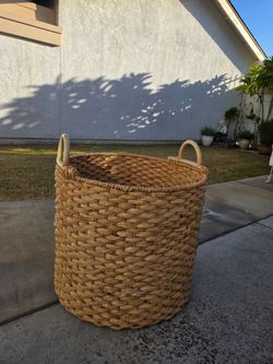 Big round basket, 26"Tall ×24