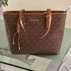 ✨ AUTHENTIC MICHAEL KORS HANDBAG – BRAND NEW ✨