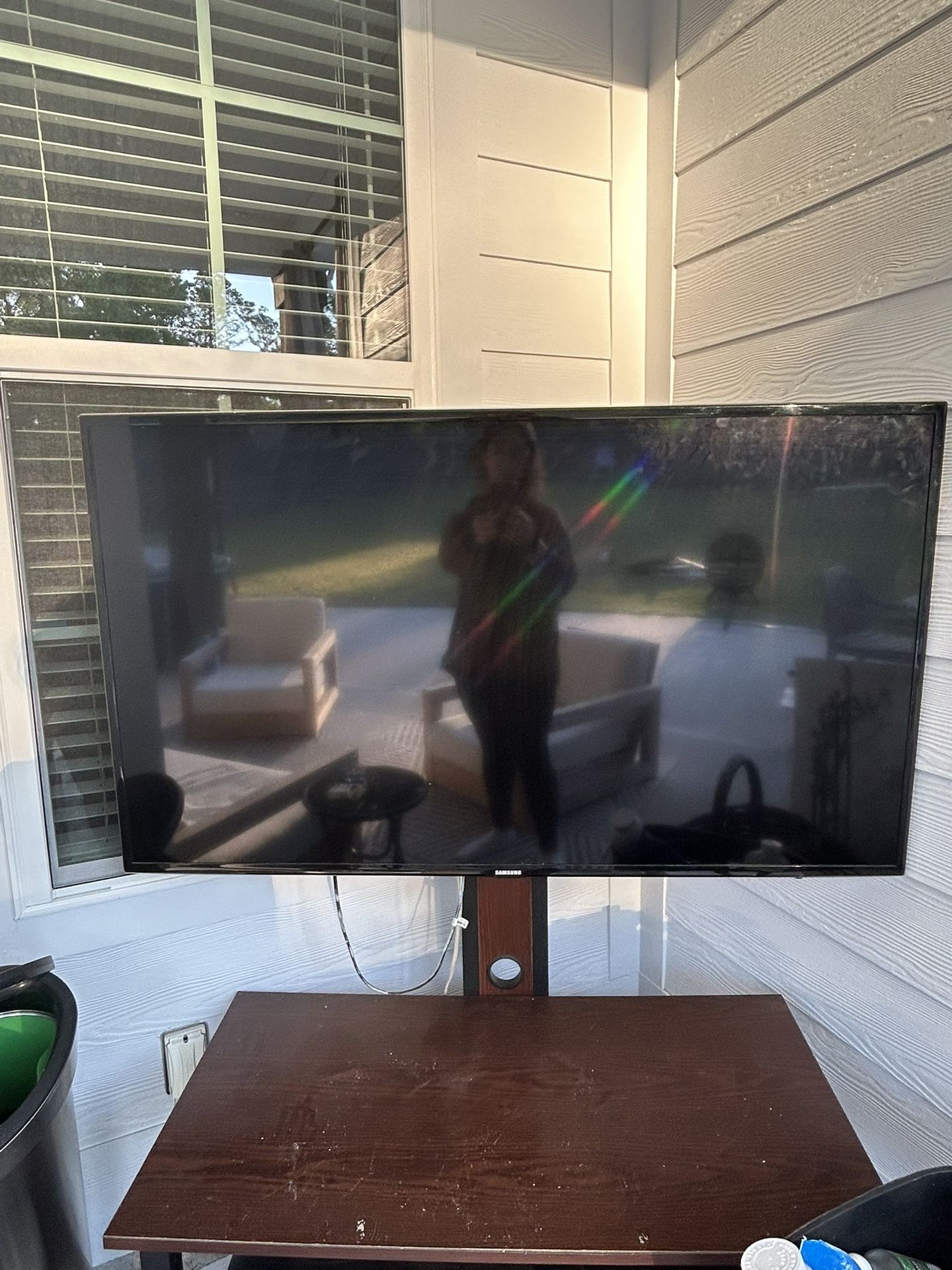 50 in’ Tv With Tv Stand