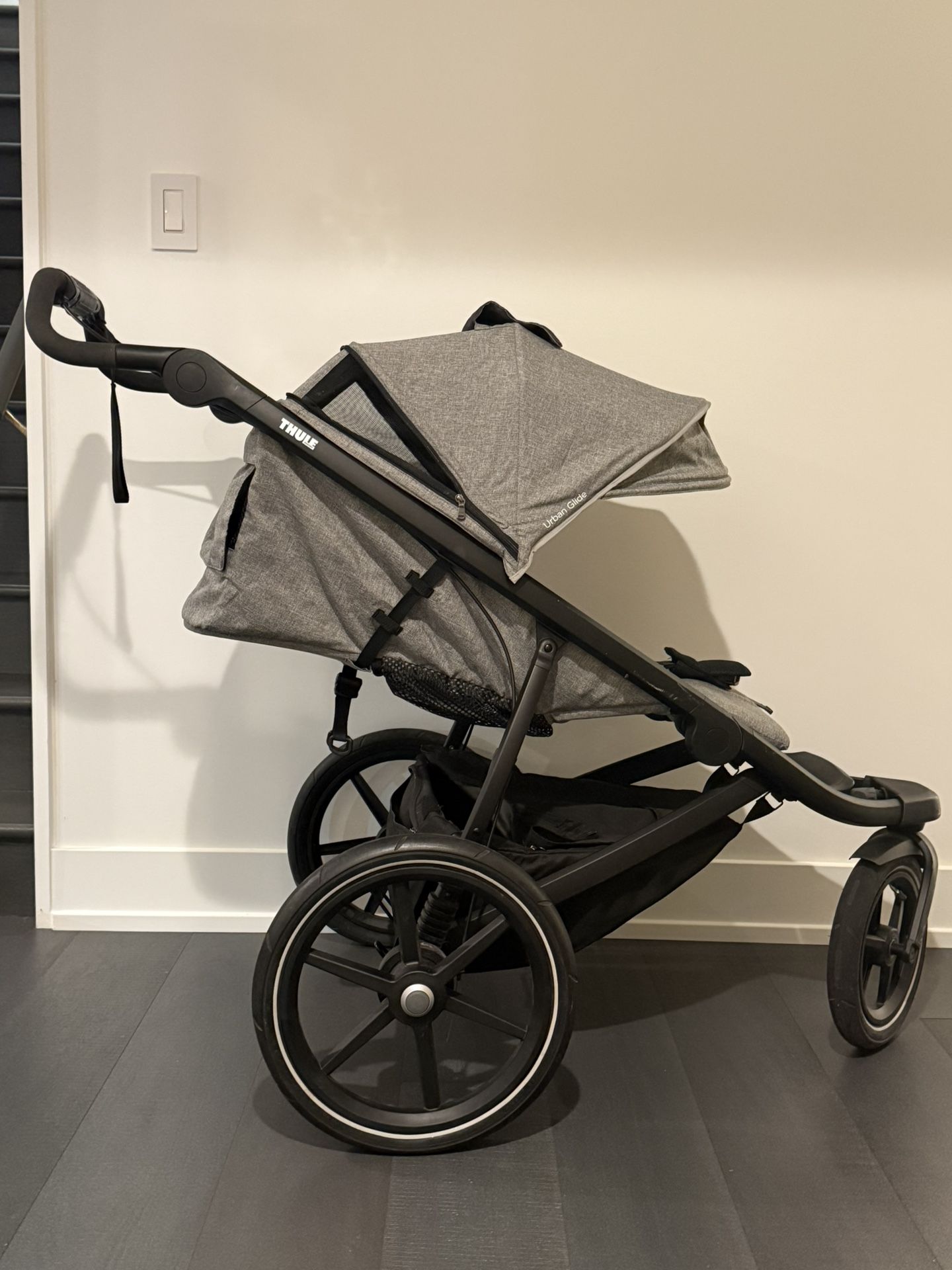 All-terrain and jogging stroller