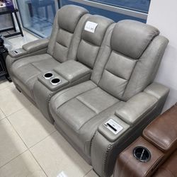 THE MAN-DEN GRAY POWER RECLINING LOVESEAT WITH CONSOLE