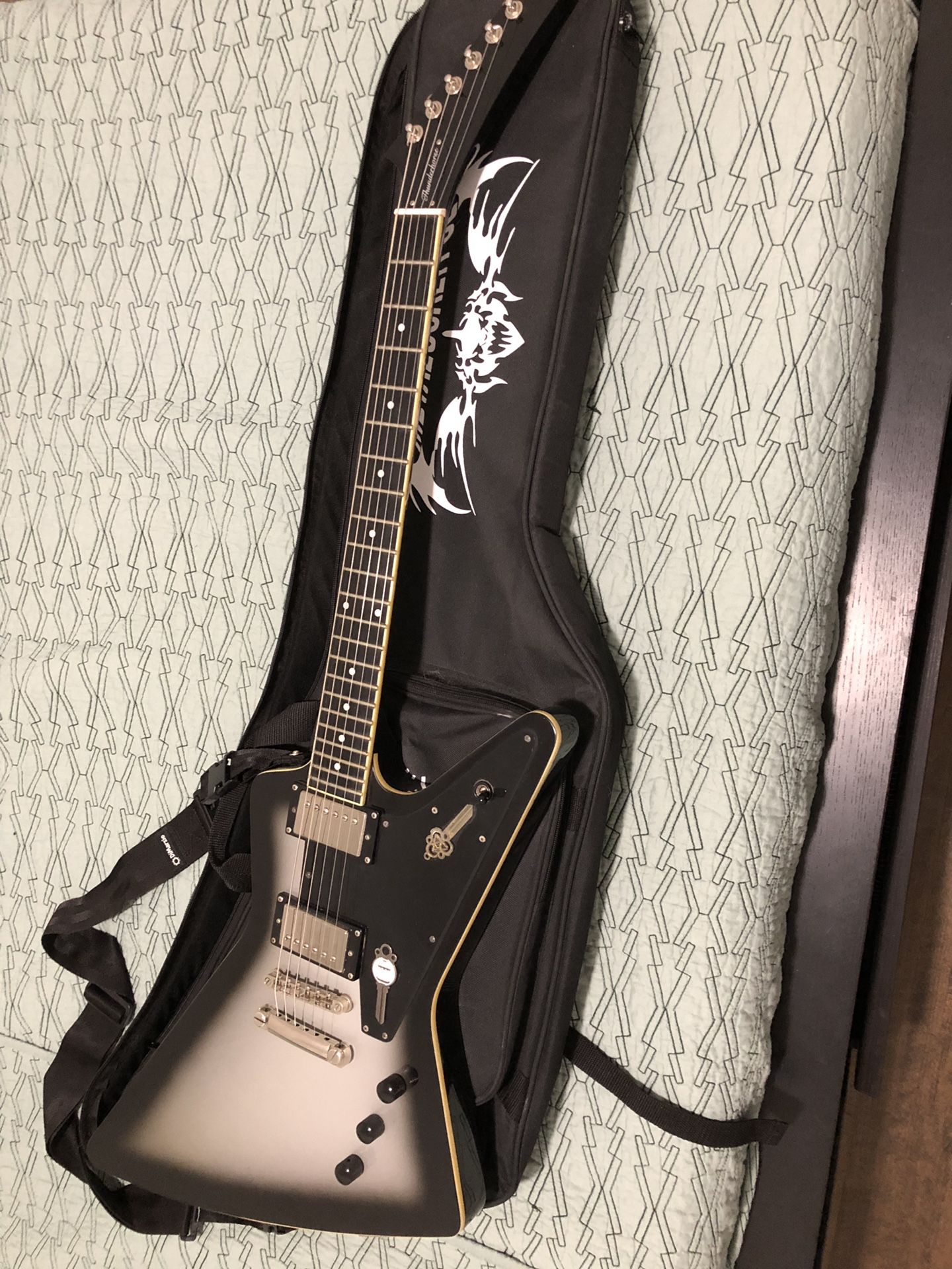 Epiphone Thunderhorse Explorer