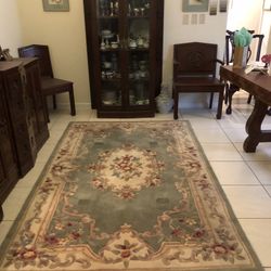 5x8 Rug, Perfect Condition, No pets, Smoke Free Home. 