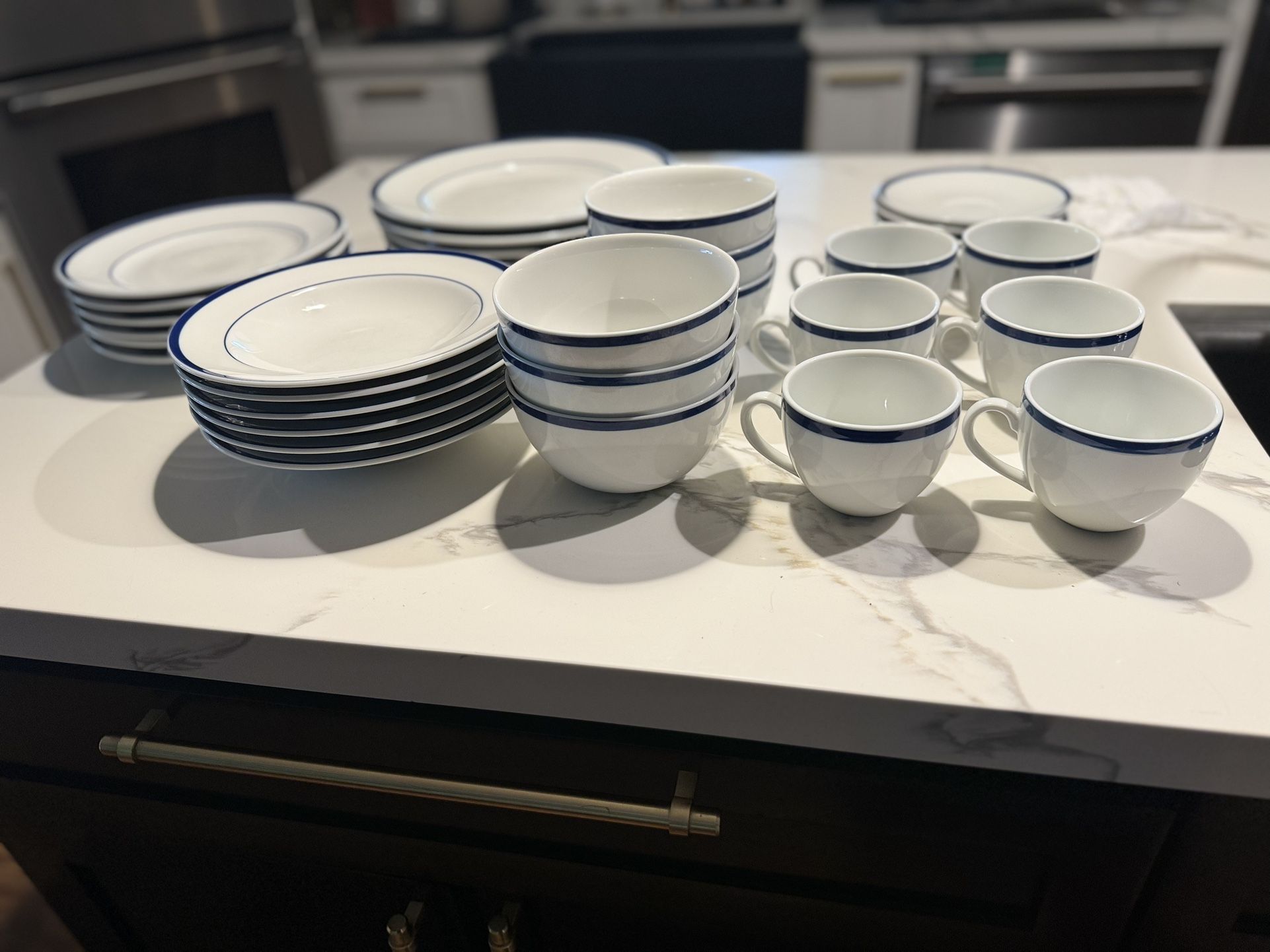 William Sonoma Brasserie Blue Strip Service For 6