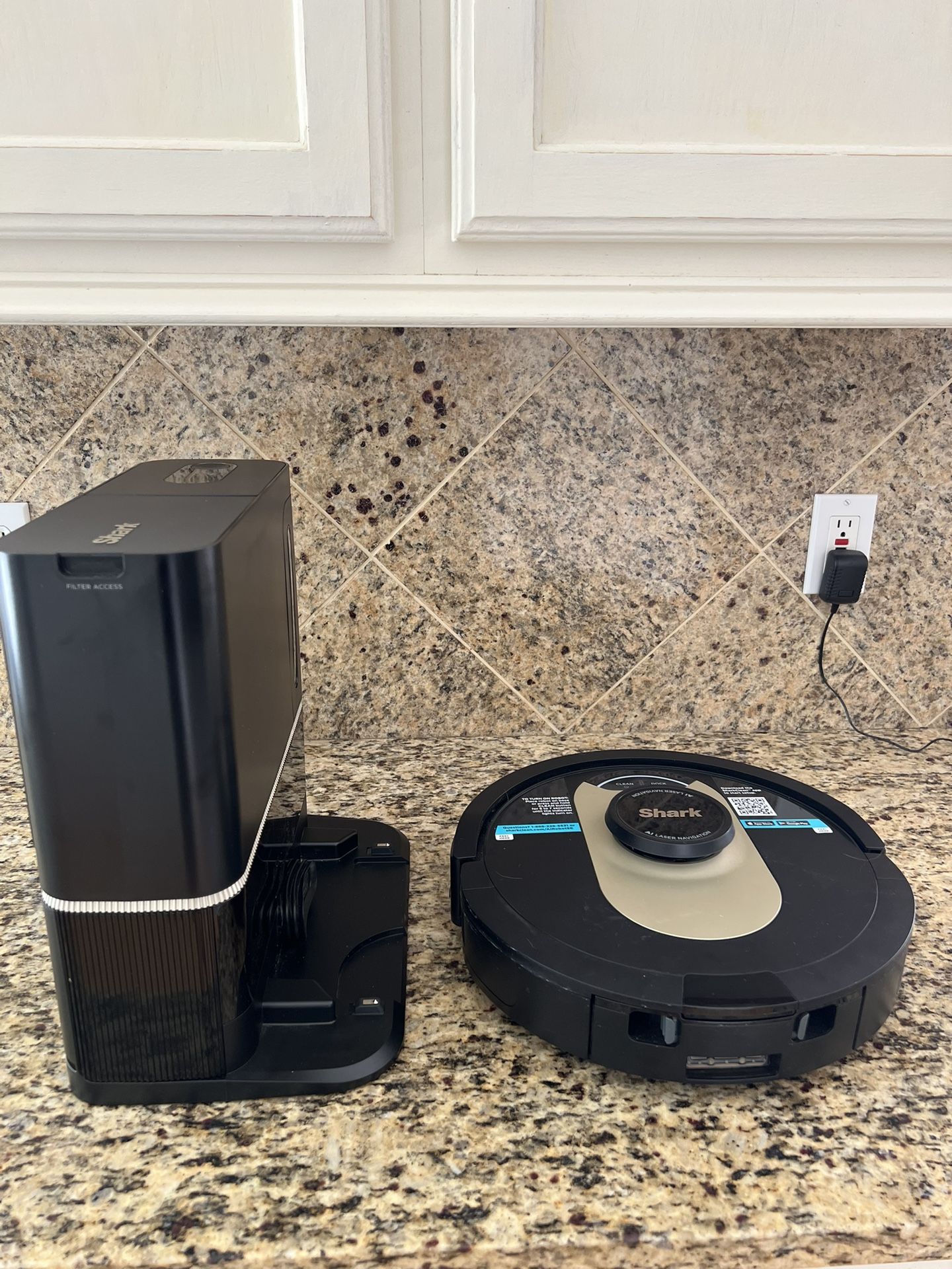 Shark Robot AI Vacuum, Auto Dump
