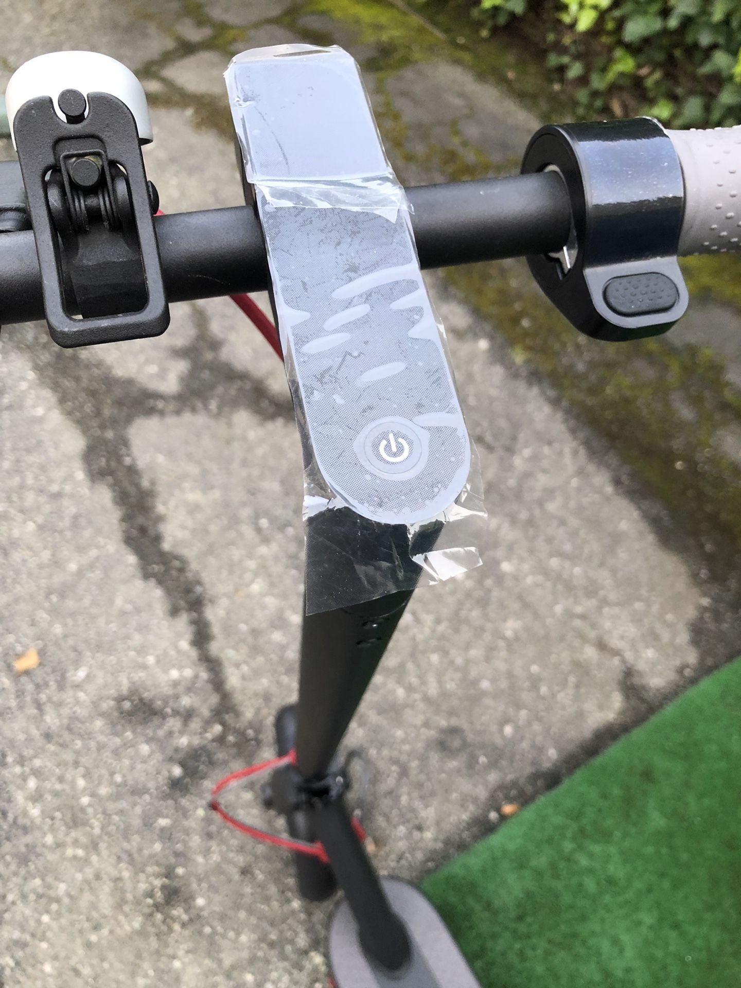 Original Xiaomi M365 electric scooter, FOLDED,barely used, double fuse, and less than 10 miles, no scratches, Charger included