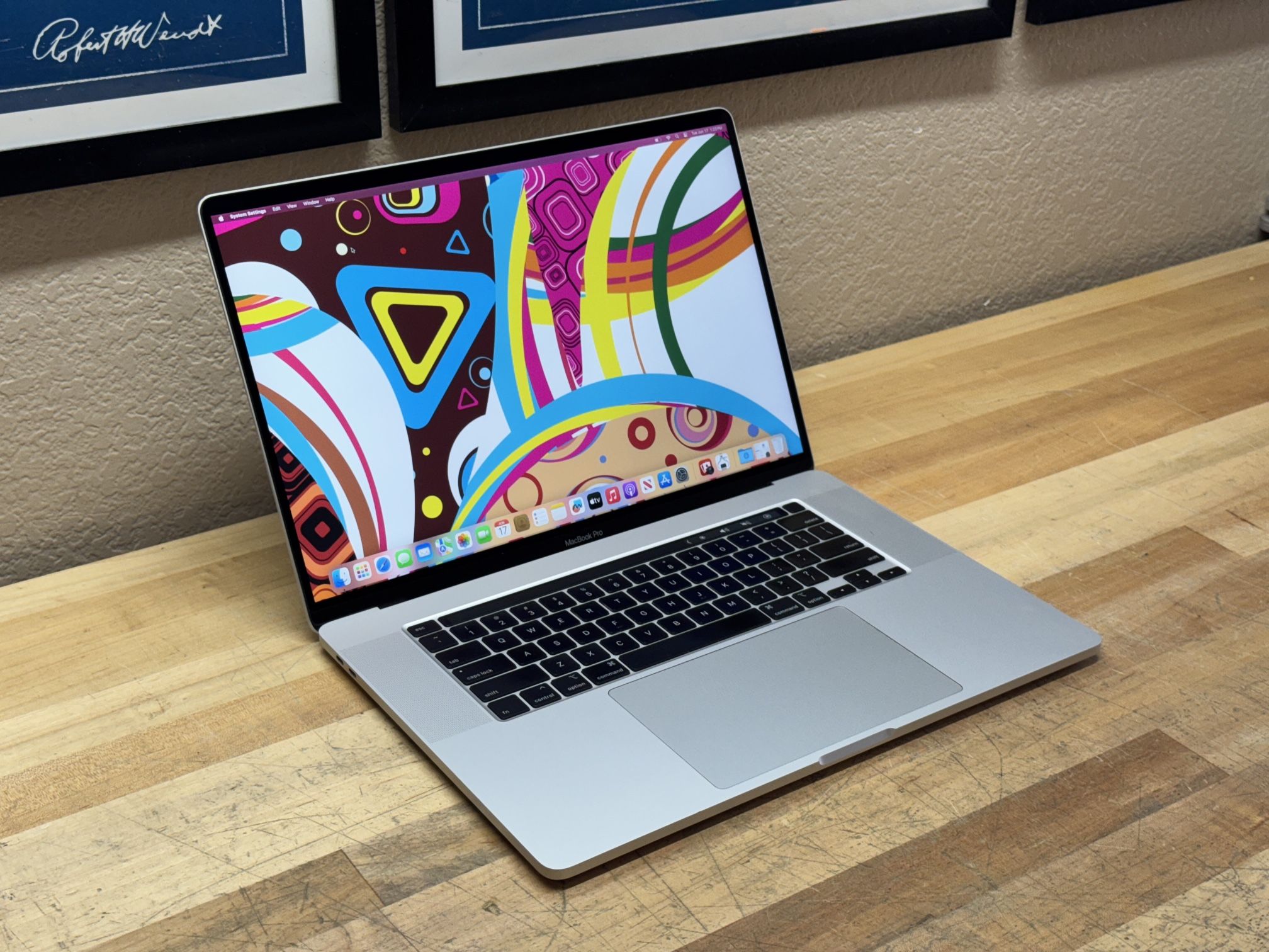 2019 16” MacBook Pro - 2.6 GHz i7 - 16GB - 500GB SSD