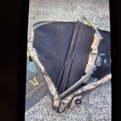 COMPOUND BOW WITH CASE.