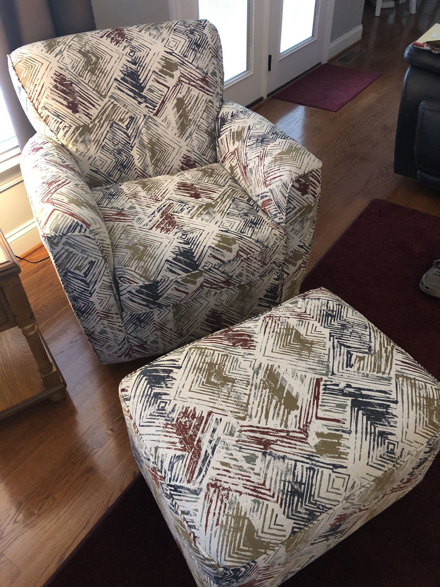 Swivel Rocker w/ Motion Footstool