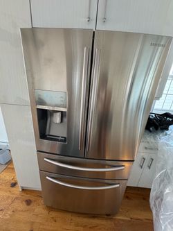 Samsung 28 Cu. Ft. 4-Door French Door Refrigerator – Stainless Steel – Excellent Condition