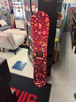 Burton chicklet 131 girls snowboard certified with warranty located at Sin city snowboards