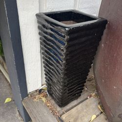 Flower Pot Ceramic Black Ridge NWOT 18x6” 