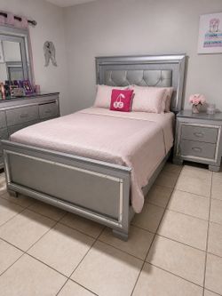 Bedroom set
