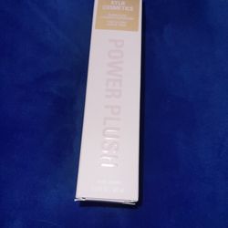 Kylie cosmetics power plush foundation 2.5n