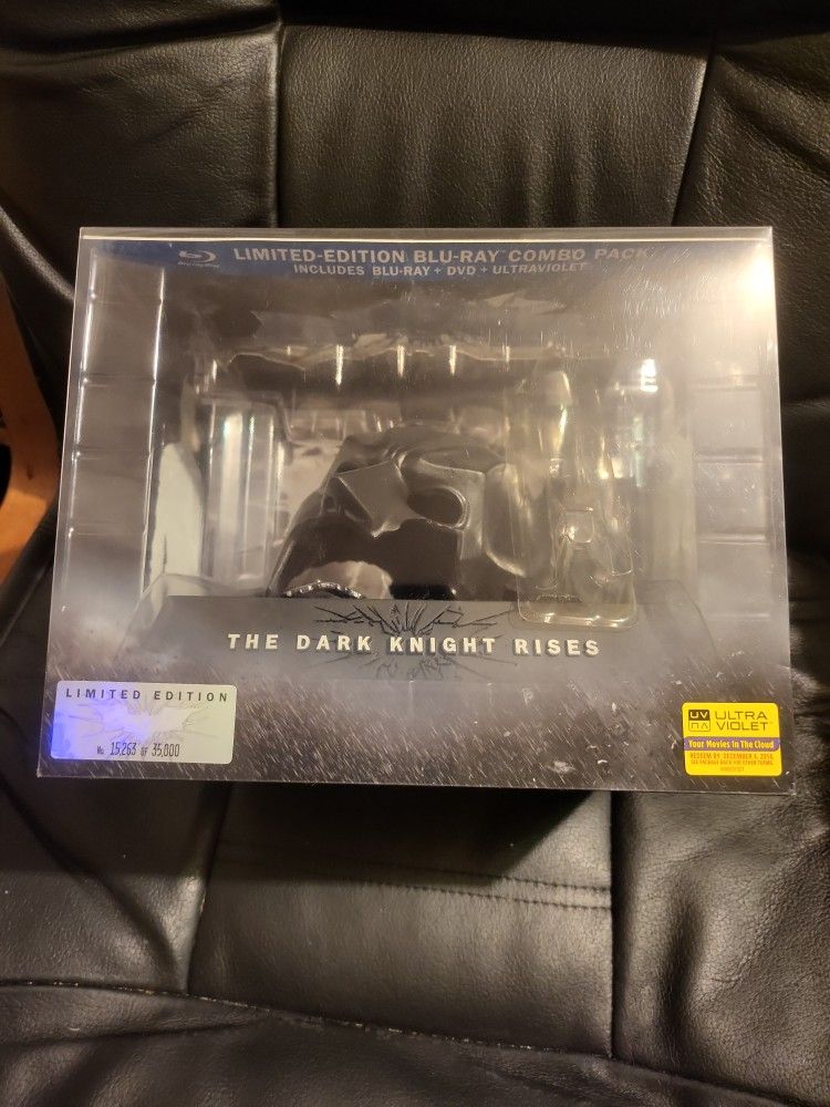 THE DARK  KNIGHT RISES  LIMITED  EDITION   BLUE _ RAY PACK  INCLUDES BLU -RAY +DVD + ULTRAVIOLET