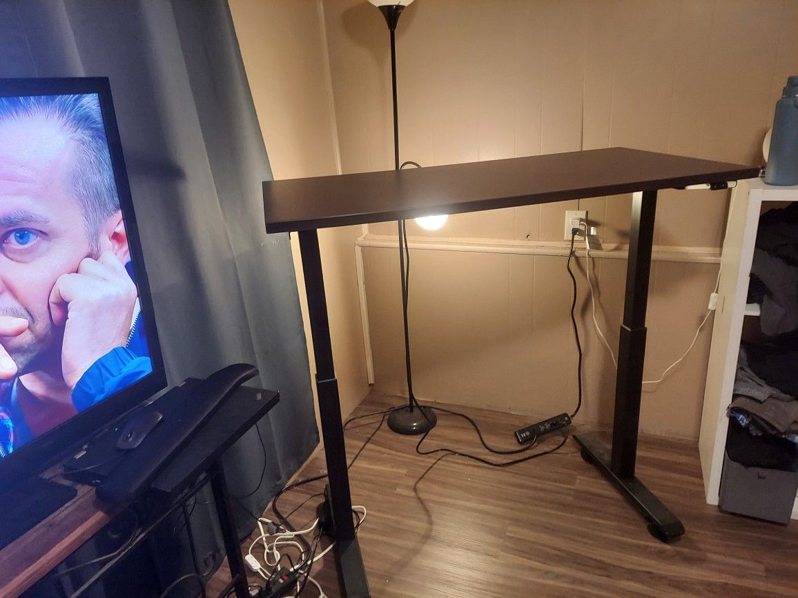 Pneamatic Adj Ht Desk