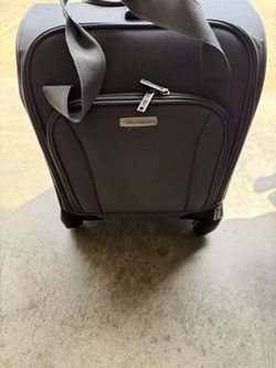 Samsonite Spinner Underseater with USB Port, travel bag.