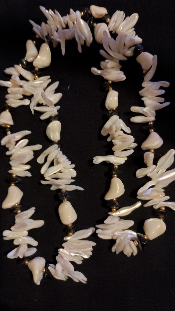 MOTHER OF PEARL NECKLACE