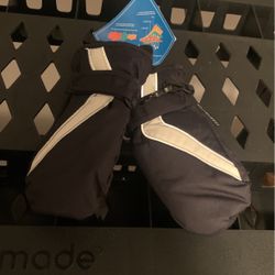 Boys Gloves Size 24months - Brand New !