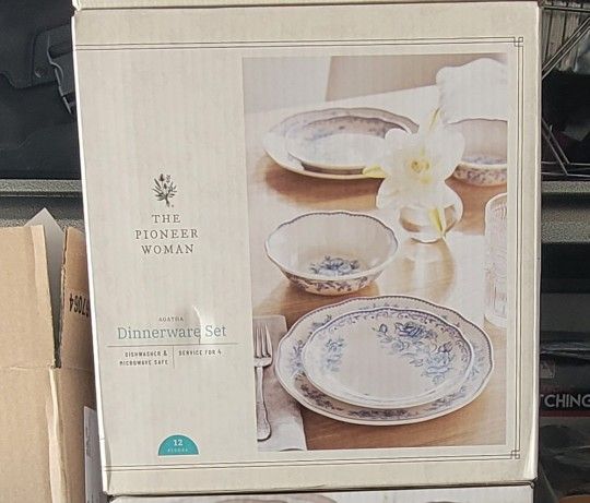 Pioneer Woman 12-Piece Blue Blossom Dinnerware Set