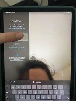 iPad Pro 512gb 11 inch with case/stand