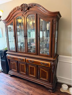 Haverty’s Sonoma Dining Hutch