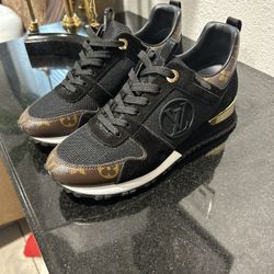 Beautiful Size 7 Louis Vuitton Run Away Sneakers