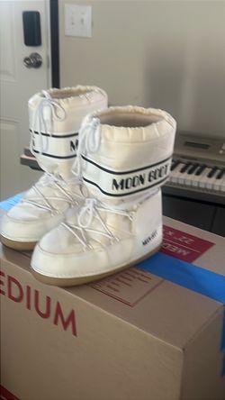 Moon boots