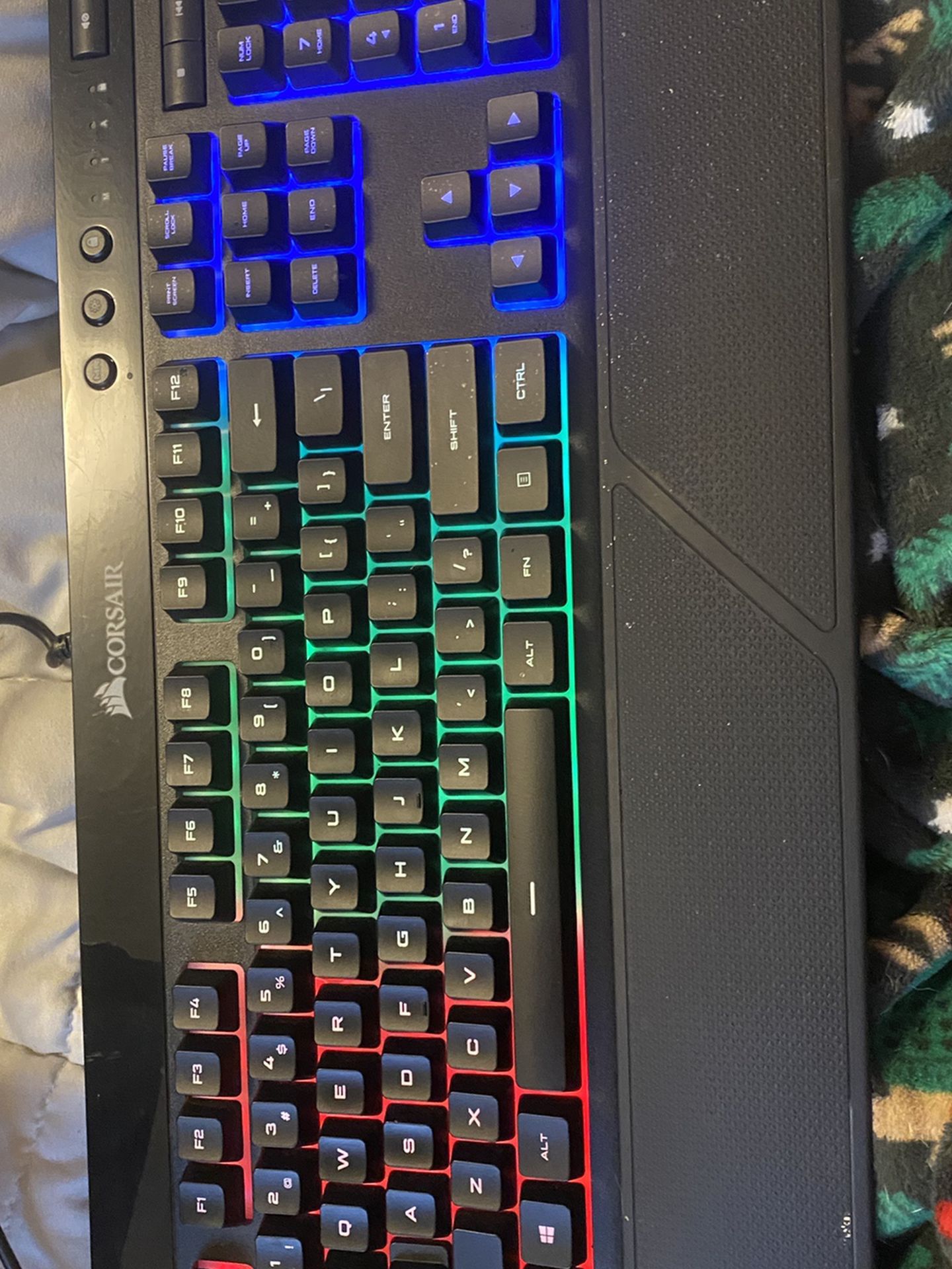 CORSAIR Rainbow Gaming Keyboard