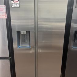 New Samsung 27.4 cu ft Side-by-Side Refrigerator - SALE! Water and Ice