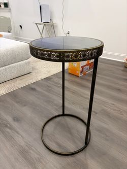 Pier1 Side table