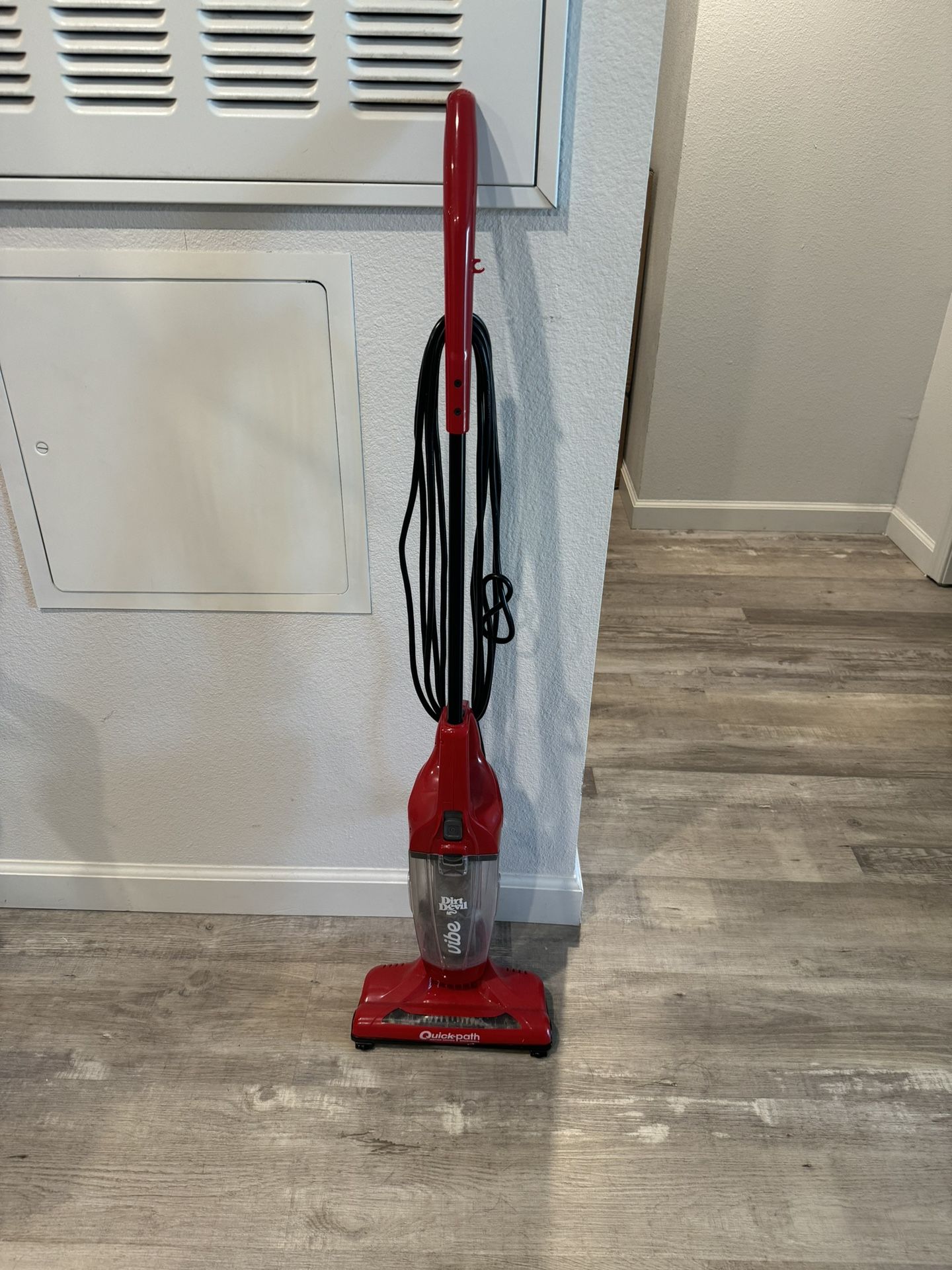 red dirt devil vacuum cleaner