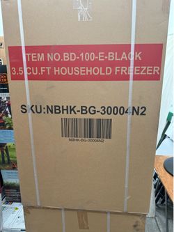 3.5 Cu Ft Chest Freezer - 2 Removable Baskets - Quiet Compact Freezer - 7 Temperature Settings - Black