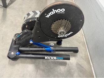 Wahoo KICKR Direct Drive Smart Bike Trainer (w/ Shimano/SRAM Cassette)