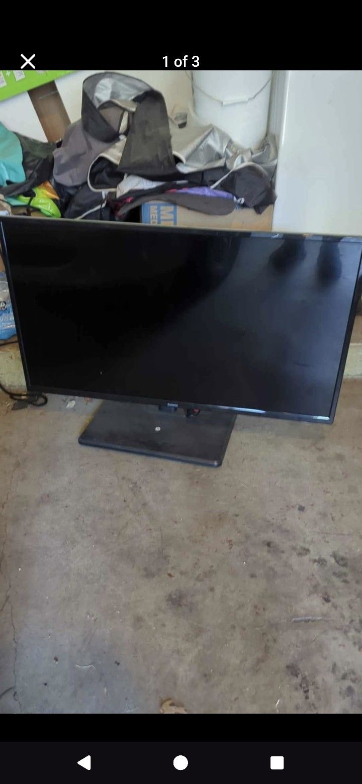 HDTV with Mount