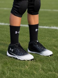 UNDER ARMOUR Football/BaseballCleats Black White Size 4.5Y