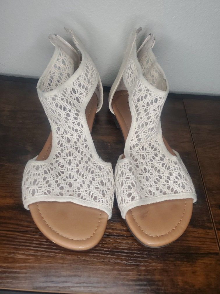 American Eagle Size 6 Sandal