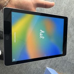 Ipad 5th Generation Mint Condition 