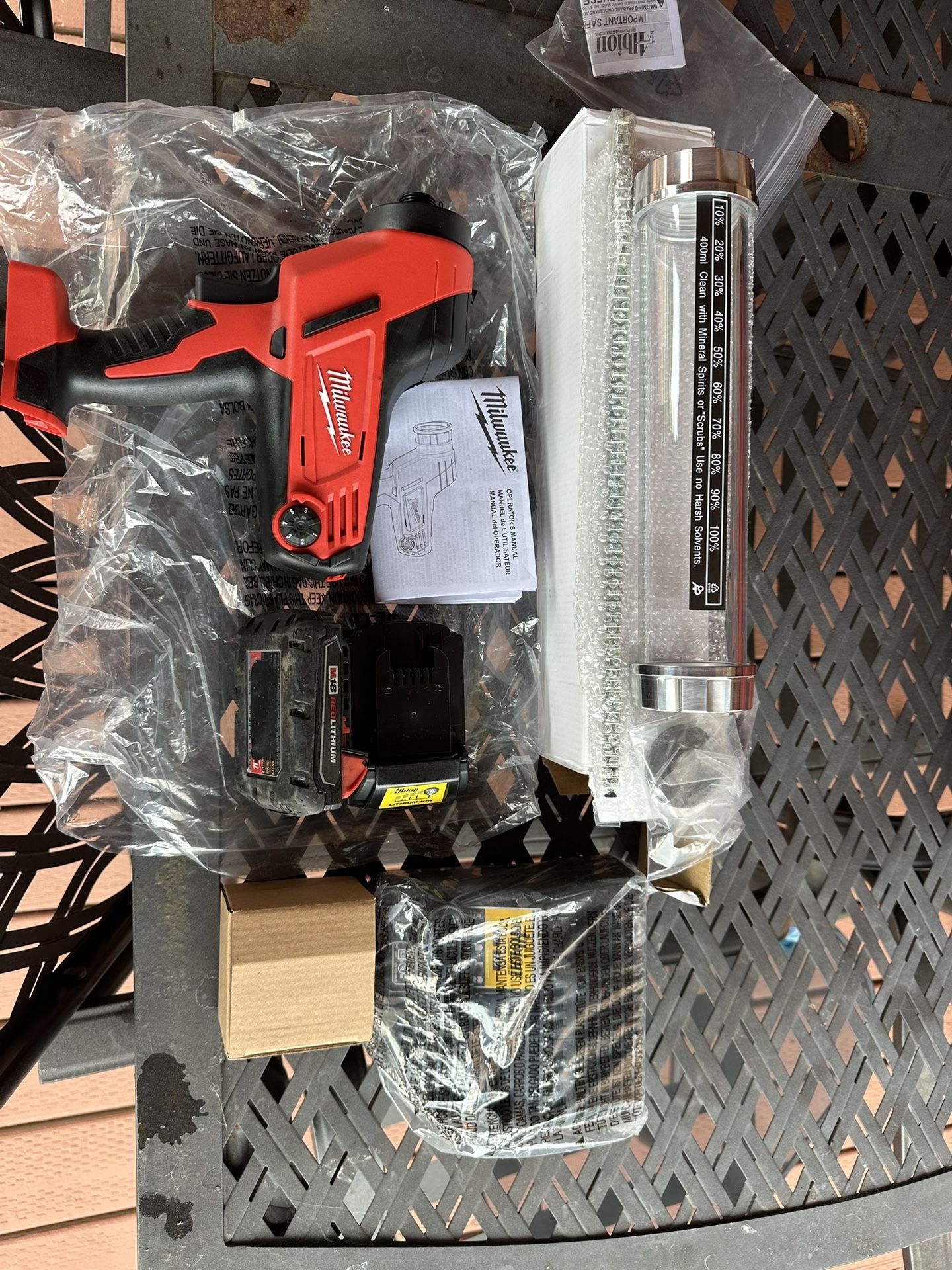 18v Milwaukee Auto Caulking Gun