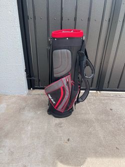 Topflite lightweight Golf bag in Excellent Condition - like new - only used a couple of times with fold out stand