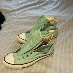 Women’s Converse size 9 light blue shoes w/o laces 