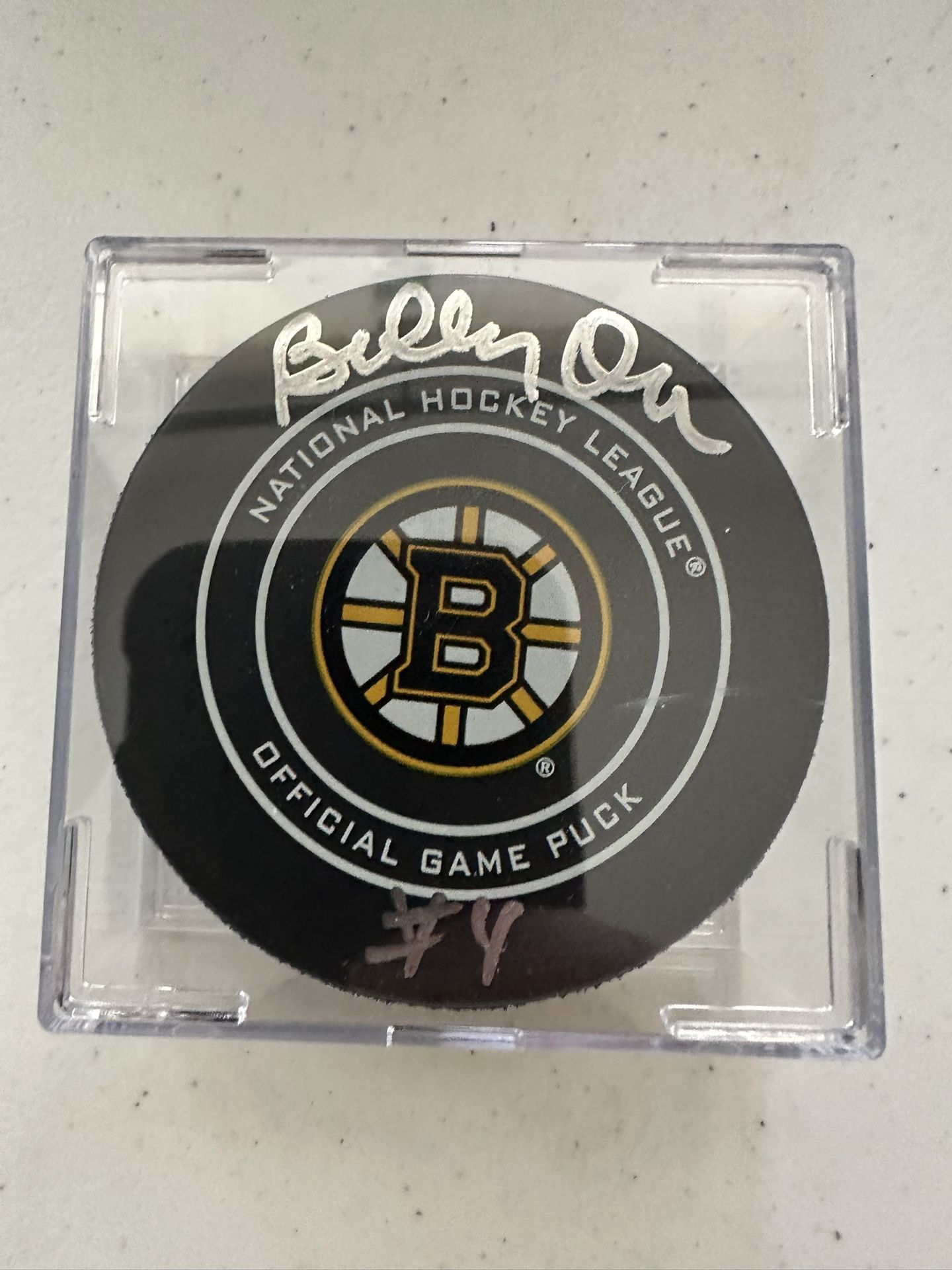 BOBBY ORR SIGNED BOSTON BRUINS AUTOGRAPHED NHL HOCKEY PUCK IN CASE W/COA - 000