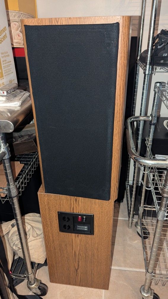 Infinity RS4001 Vintage Wooden Speakers, Nearly 2 Feet Tall Each