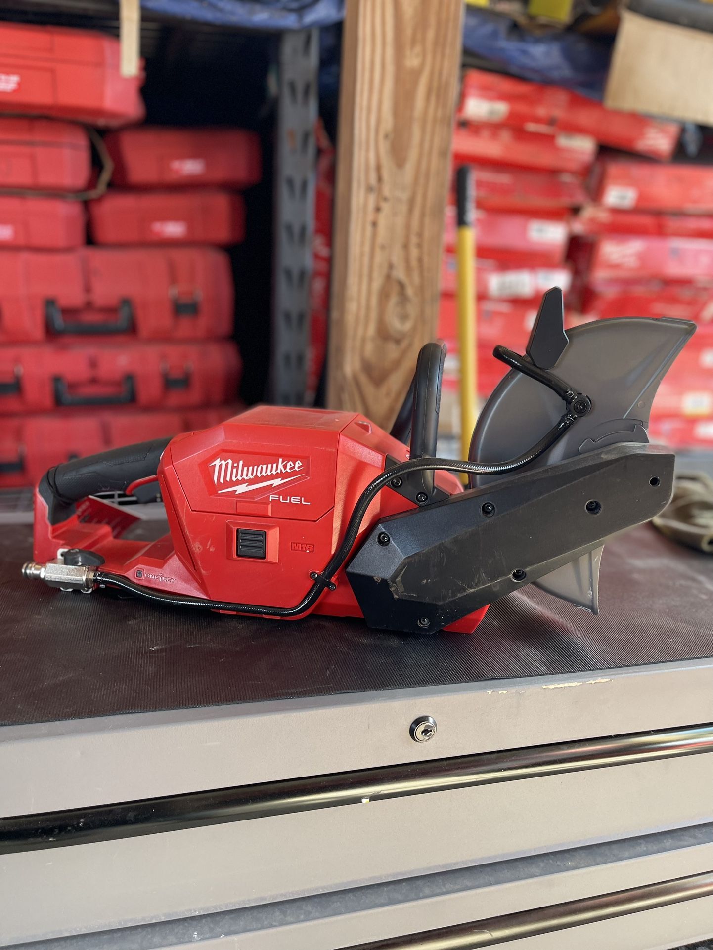 Milwaukee M18 FUEL ONE-KEY 18V Lithium-Ion Brushless Cordless 9 in. Cut Off Saw (Tool-Only