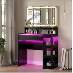 Makeup vanity ((READ description))